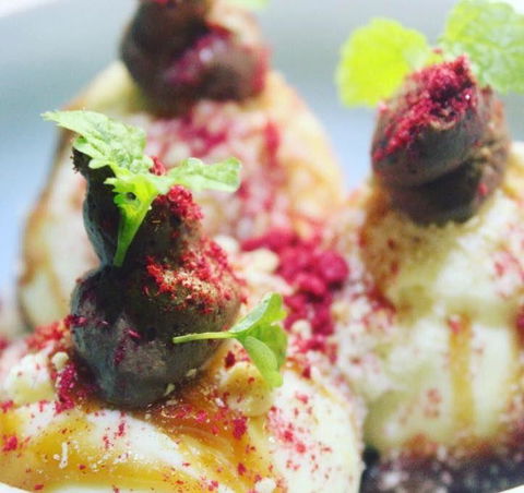 FOS Kitchen & Bar - Kawana Tourism 9