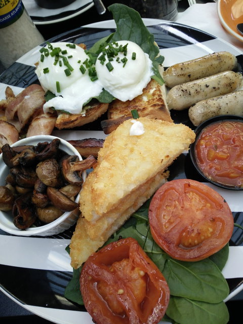 Gourmet Breakfast Cafe - Kawana Tourism 3