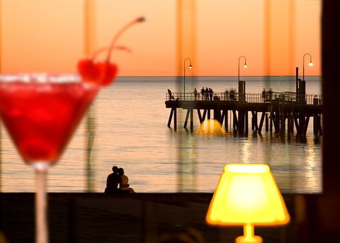 Horizons Cocktail Lounge - Kawana Tourism 0