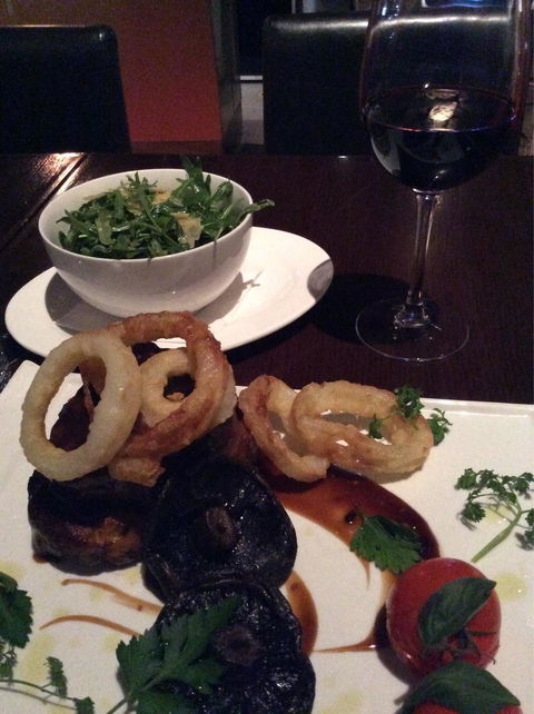 O Bar & Restaurant - Kawana Tourism 4