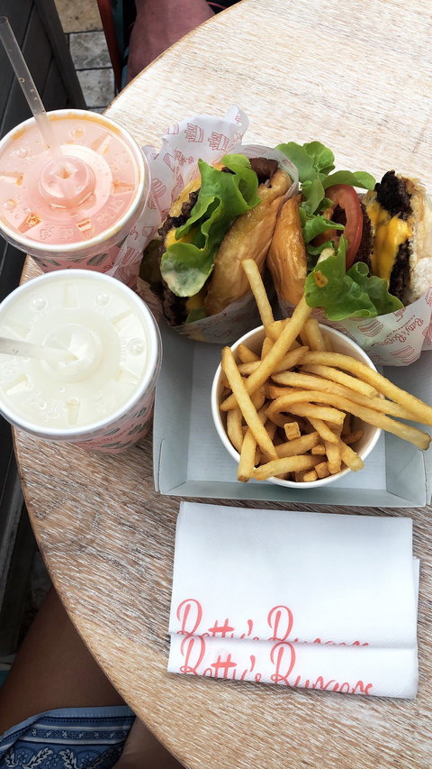 Betty's Burgers & Concrete Co. - Kawana Tourism 2