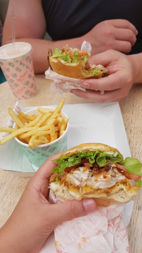 Betty's Burgers & Concrete Co. - Kawana Tourism 3