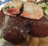 Larrikin Hotel Bistro. - Kawana Tourism