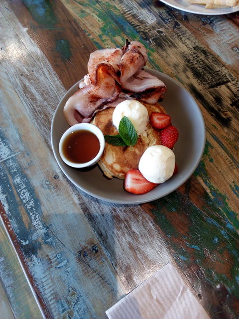 Urban Paddock Cafe - Kawana Tourism 2