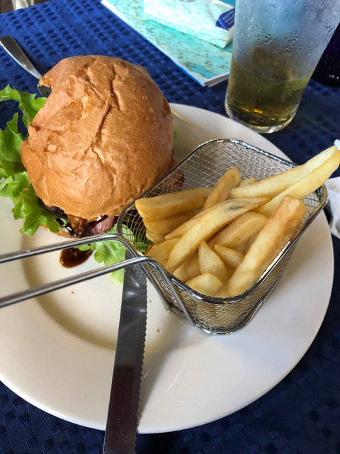 Mena Creek Hotel - Kawana Tourism 4