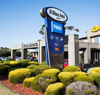 Nightcap at St Albans Hotel - Kawana Tourism