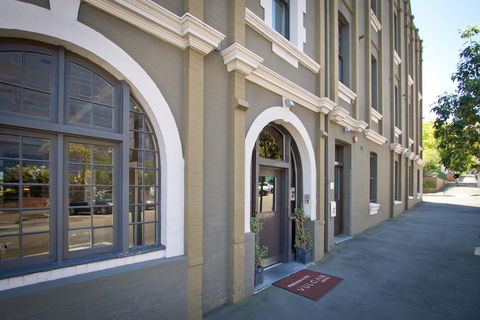 The Vulcan Hotel - Kawana Tourism 1