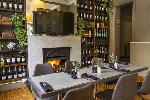 The Vulcan Hotel - Kawana Tourism 13