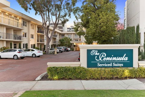 The Peninsula Riverside Apartments - Kawana Tourism 1