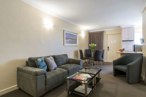 The Peninsula Riverside Apartments - Kawana Tourism 7