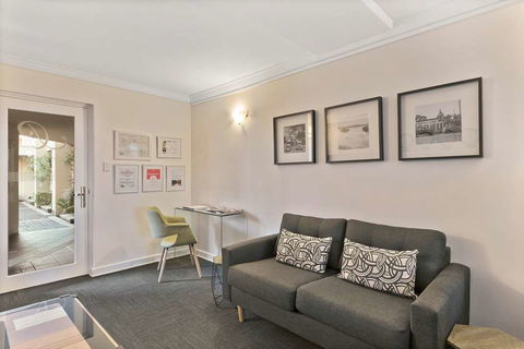 The Peninsula Riverside Apartments - Kawana Tourism 9