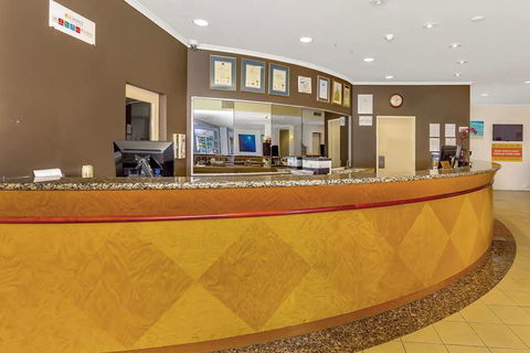 Comfort Inn & Suites Goodearth - Kawana Tourism 3