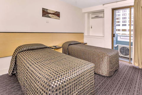 Comfort Inn & Suites Goodearth - Kawana Tourism 6