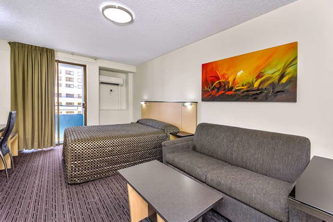 Comfort Inn & Suites Goodearth - Kawana Tourism 13