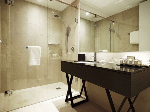 Burbury Hotel - Kawana Tourism 2