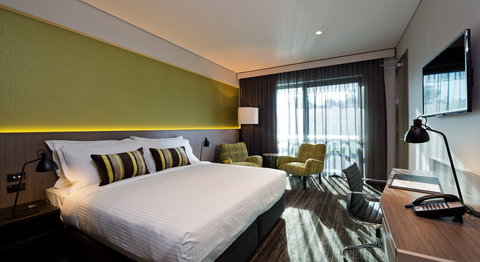 The Glen Hotel & Suites - Kawana Tourism 3