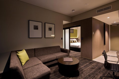 The Glen Hotel & Suites - Kawana Tourism 4