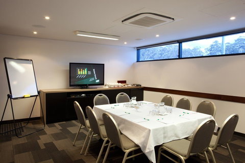 The Glen Hotel & Suites - Kawana Tourism 6