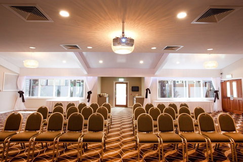 The Glen Hotel & Suites - Kawana Tourism 8