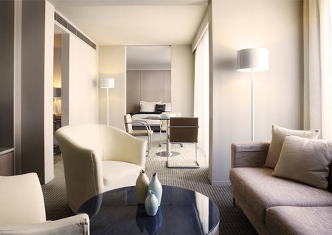 Hotel Realm - Kawana Tourism 6