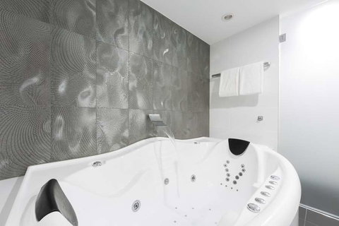 Avenue Hotel Canberra - Kawana Tourism 3