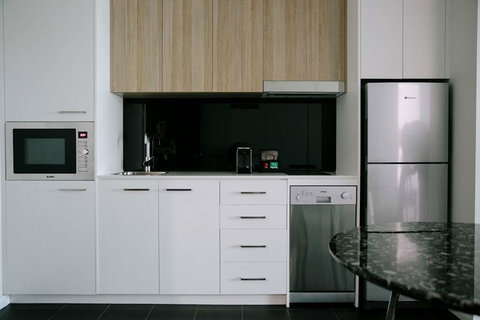 Avenue Hotel Canberra - Kawana Tourism 7