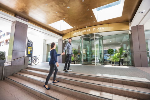 Crowne Plaza Canberra - Kawana Tourism 0