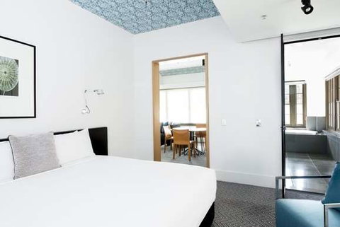 Peppers Gallery Hotel, Canberra - Kawana Tourism 12