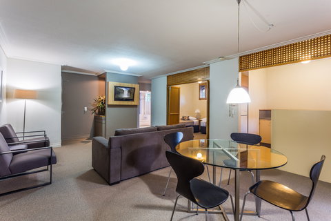 The Airport International Motel - Kawana Tourism 6