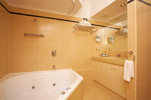 Quest Savoy - Kawana Tourism 8