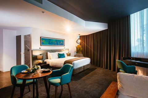 Eatons Hill Hotel - Kawana Tourism 8