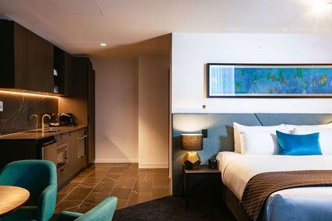Eatons Hill Hotel - Kawana Tourism 9
