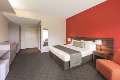 Travelodge Hobart Airport - Kawana Tourism 8