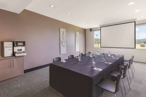 Travelodge Hobart Airport - Kawana Tourism 11