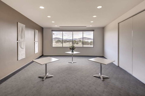 Travelodge Hobart Airport - Kawana Tourism 12