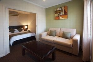Frome Apartments - Kawana Tourism 4