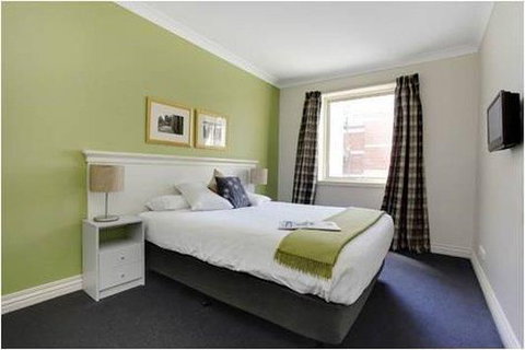 Collins Hotel - Kawana Tourism 6