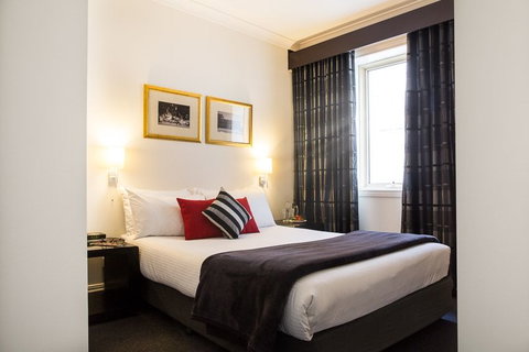 Collins Hotel - Kawana Tourism 10