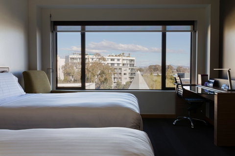 Crowne Plaza Canberra - Kawana Tourism 4