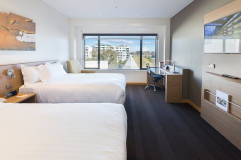 Crowne Plaza Canberra - Kawana Tourism 6