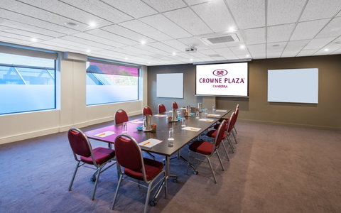 Crowne Plaza Canberra - Kawana Tourism 8
