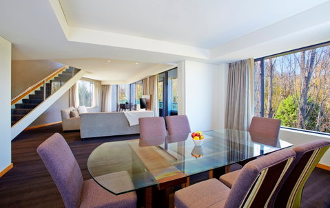 Crowne Plaza Canberra - Kawana Tourism 13
