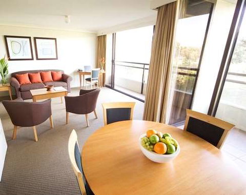 BreakFree Capital Tower - Kawana Tourism 13