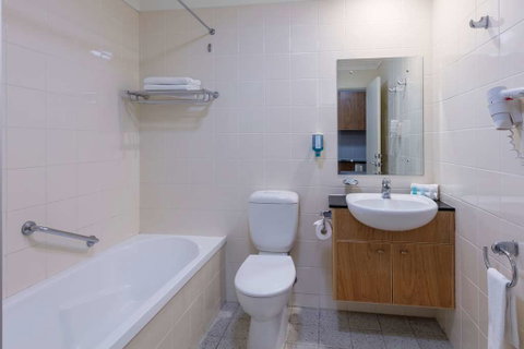 Nesuto Canberra Apartment Hotel - Kawana Tourism 4
