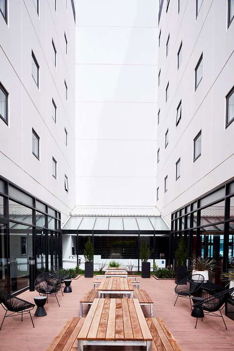 Essence Hotel Carlton - Kawana Tourism 0