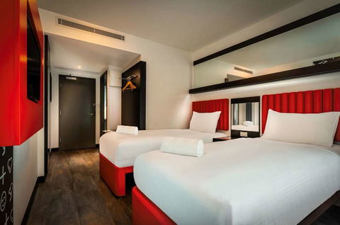 Essence Hotel Carlton - Kawana Tourism 6