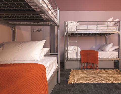 United Backpackers - Kawana Tourism 5
