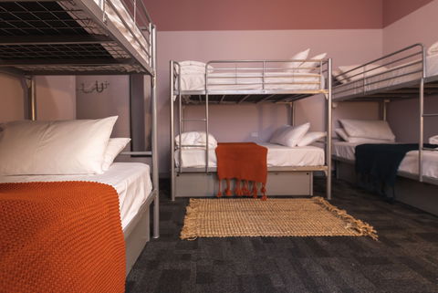 United Backpackers - Kawana Tourism 6