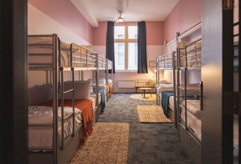 United Backpackers - Kawana Tourism 11
