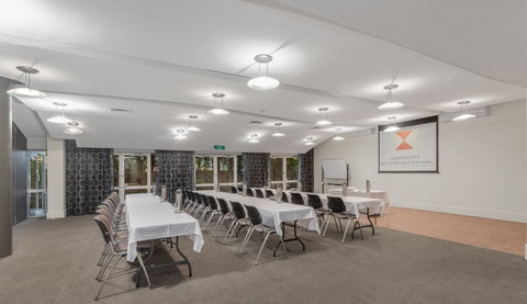 The Airport International Motel - Kawana Tourism 13